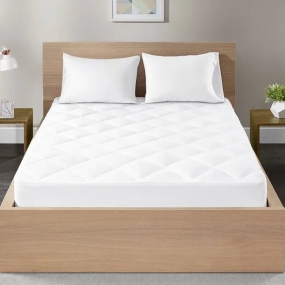 Madison Park Ensure White 100-Percent Cotton Sateen Waterproof Diamond Quilting